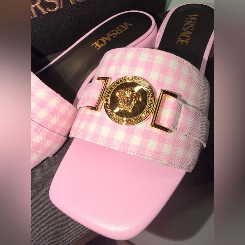 Versace Women's Pink Leather Gold Medusa Sandals Flip Flop Shoes US 8 IT 38 - Picture 3 of 8